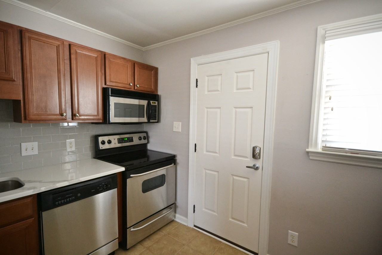 2363 Bernard St #2363 - Photo 6 of 21