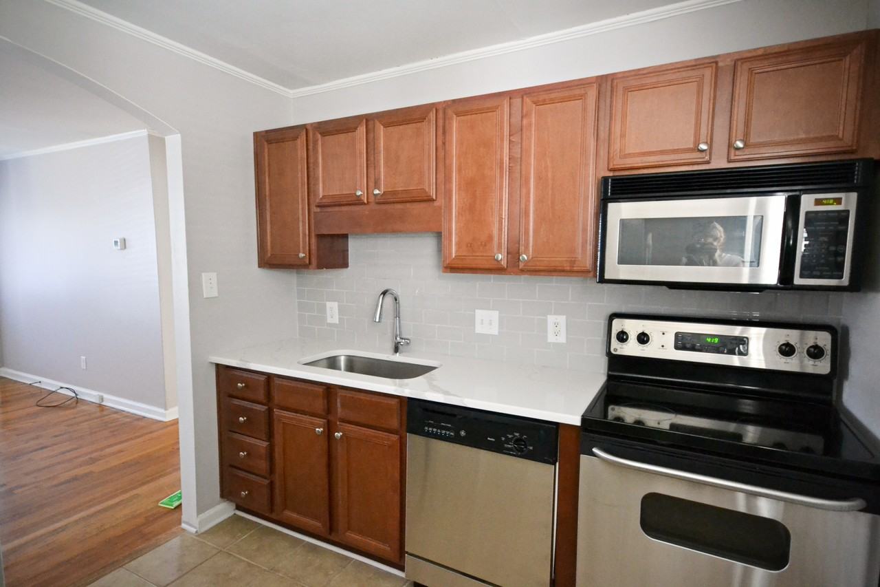2363 Bernard St #2363 - Photo 7 of 21