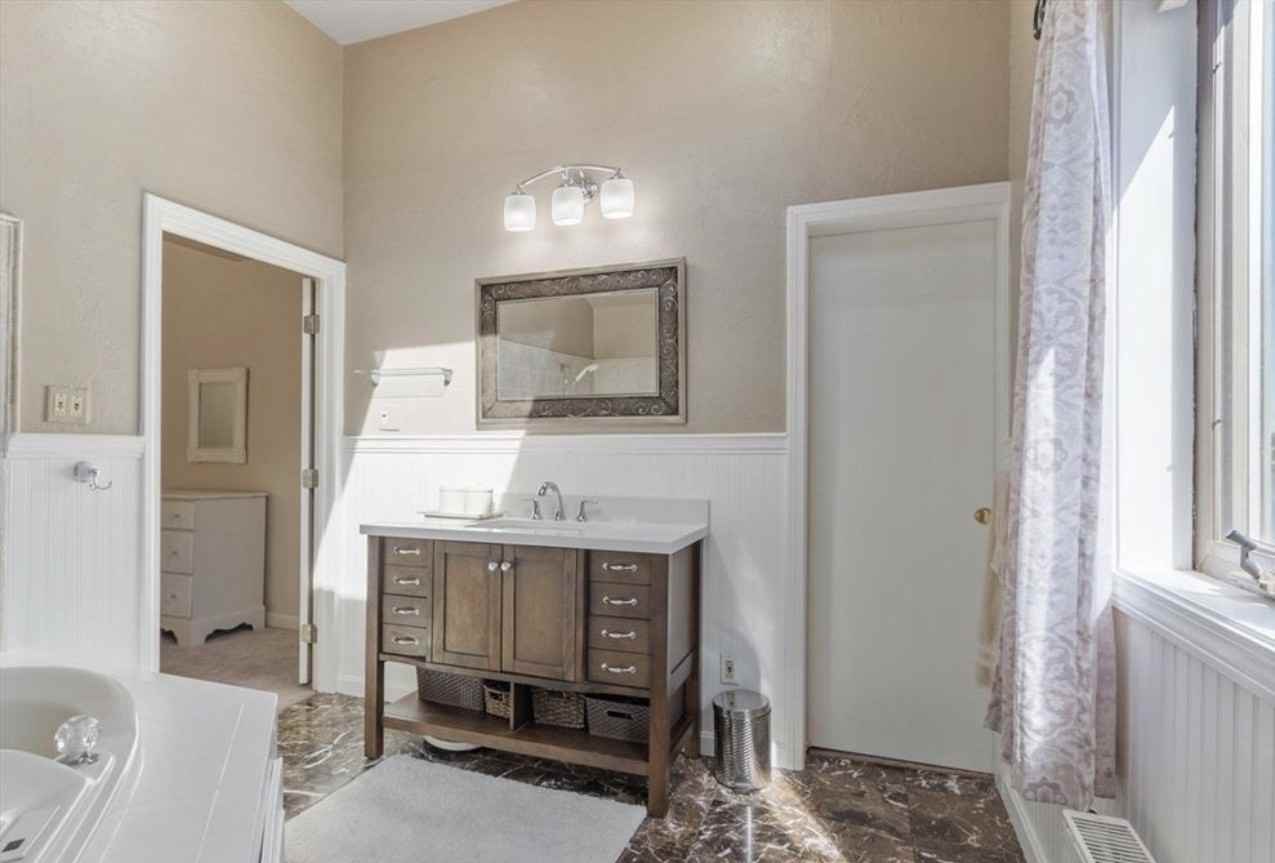469 Lake Ave #NA - Photo 5 of 11
