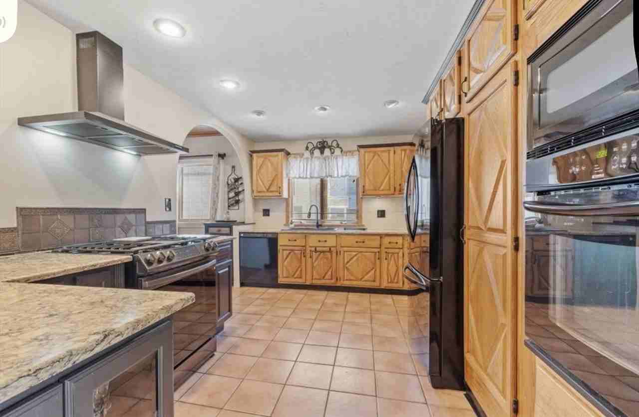 469 Lake Ave #NA - Photo 6 of 11