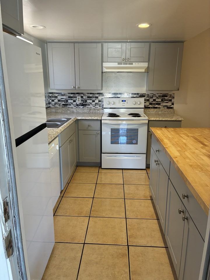 6516 Mohawk St Apt C #A - Photo 2 of 12