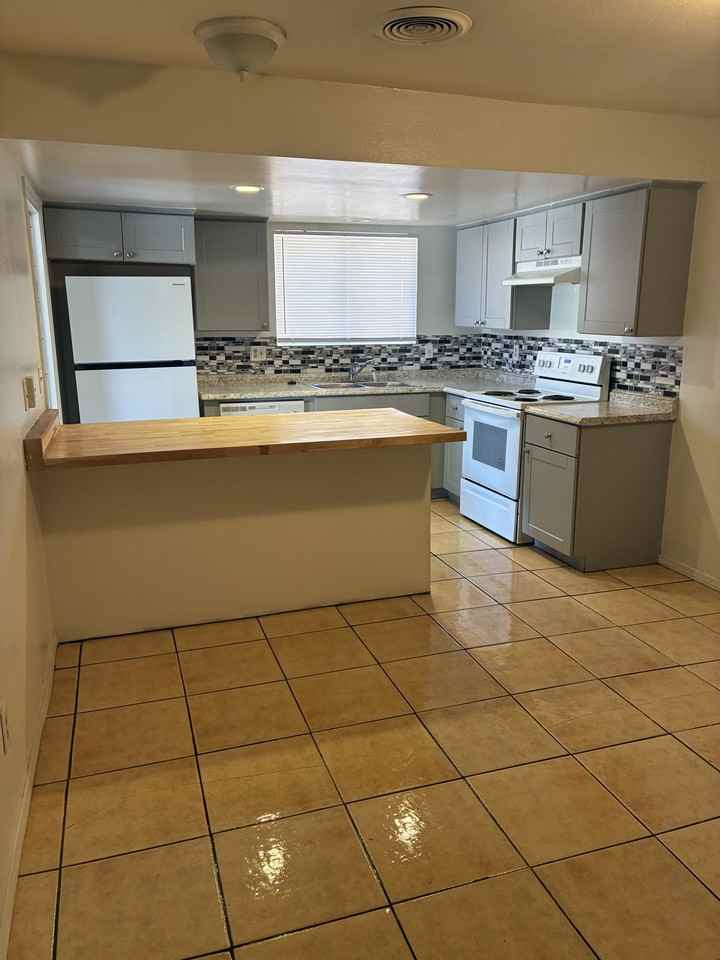 6516 Mohawk St Apt C #A - Photo 3 of 12