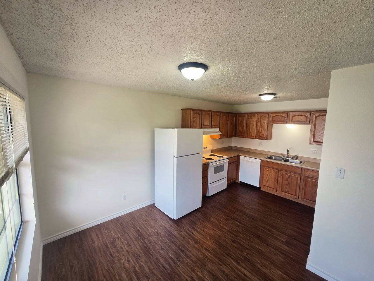 102 Lady Bird Ln #D - Photo 3 of 8