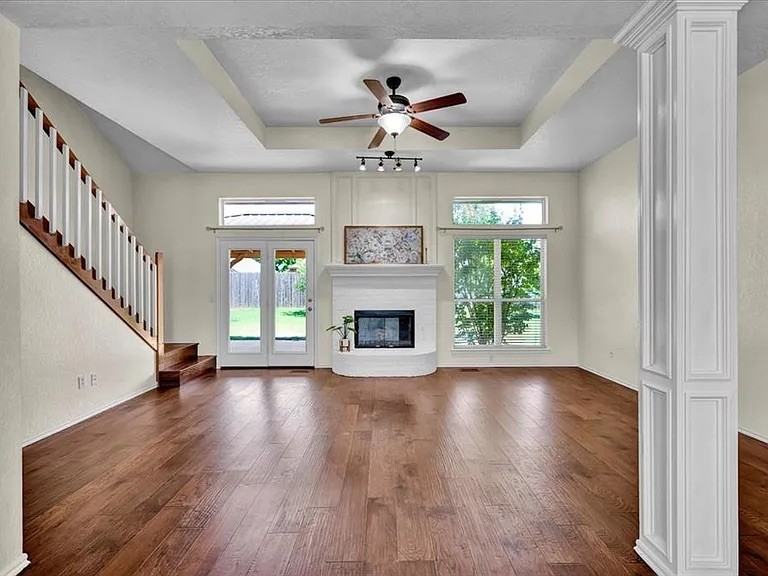 4013 Sloane St #NA - Photo 4 of 24