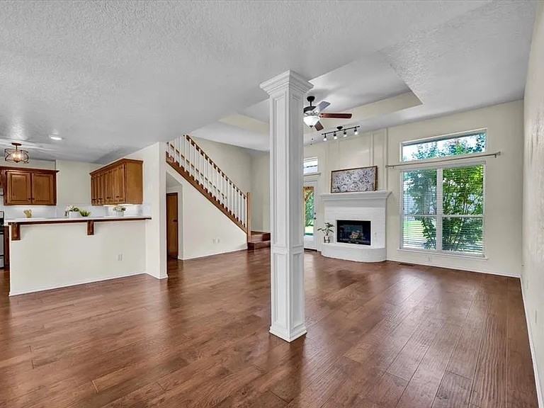 4013 Sloane St #NA - Photo 5 of 24