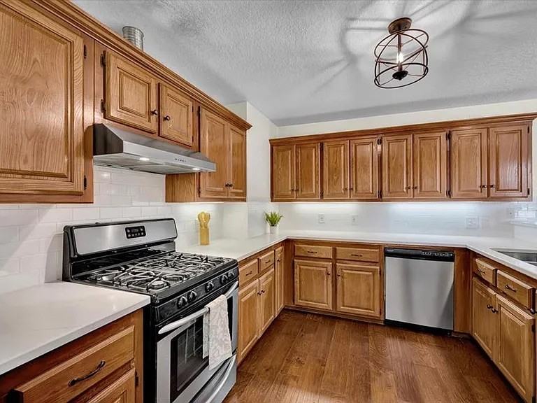 4013 Sloane St #NA - Photo 6 of 24