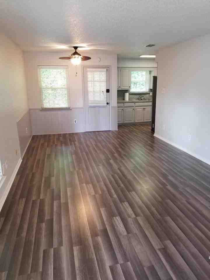 2430 Lakeview Cir #2430 - Photo 4 of 17