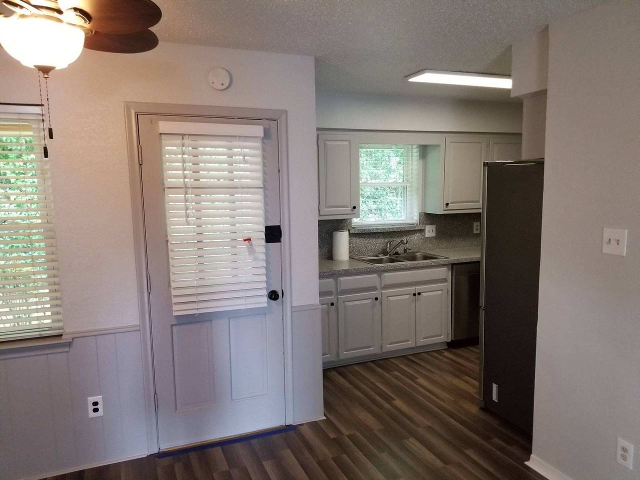 2430 Lakeview Cir #2430 - Photo 5 of 17