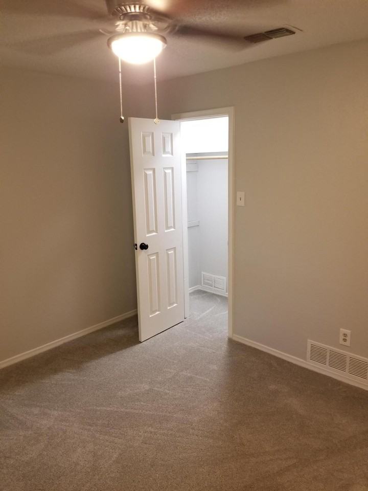 2430 Lakeview Cir #2430 - Photo 7 of 17