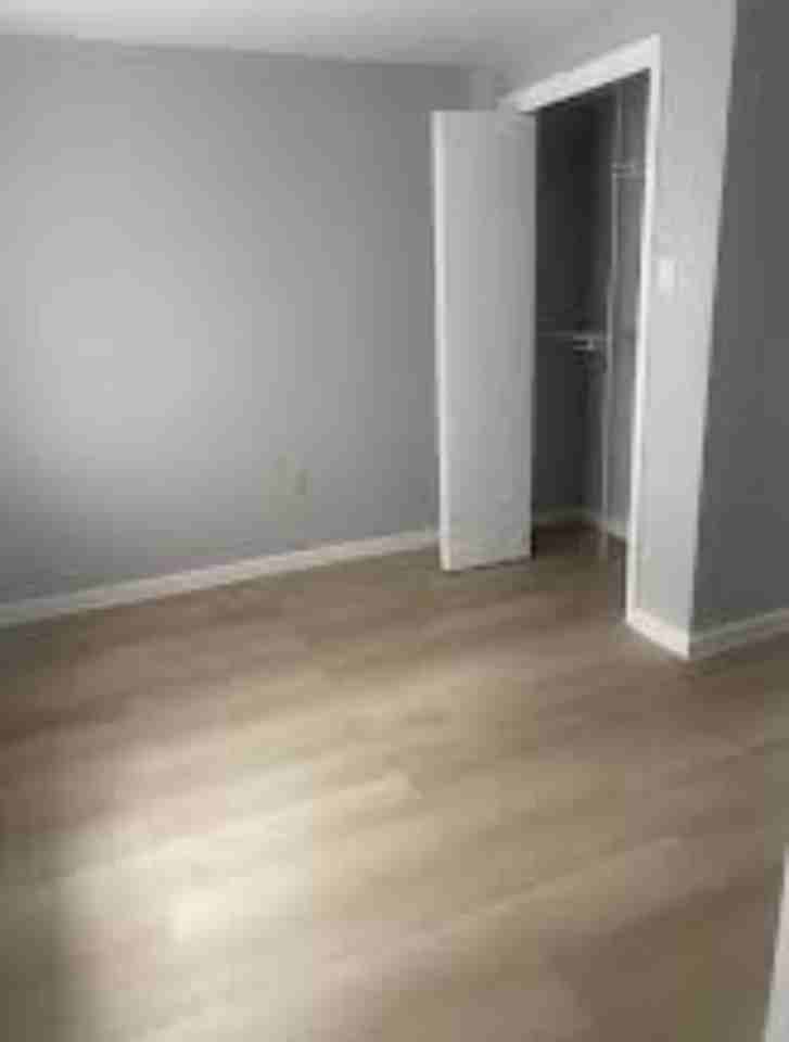 200 Maplewood Dr #E11 - Photo 4 of 12