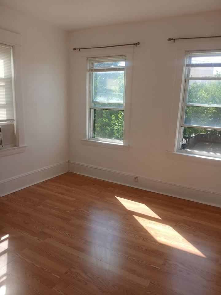 Murray Hill Rd #4 - Photo 4 of 11