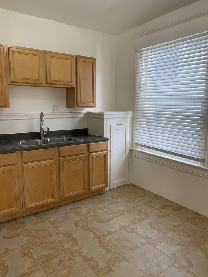 1556 Clay St #5 - Photo 4 of 8