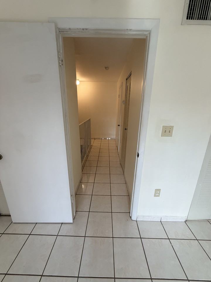 3901 Sw 109th Ave #E10 - Photo 5 of 9
