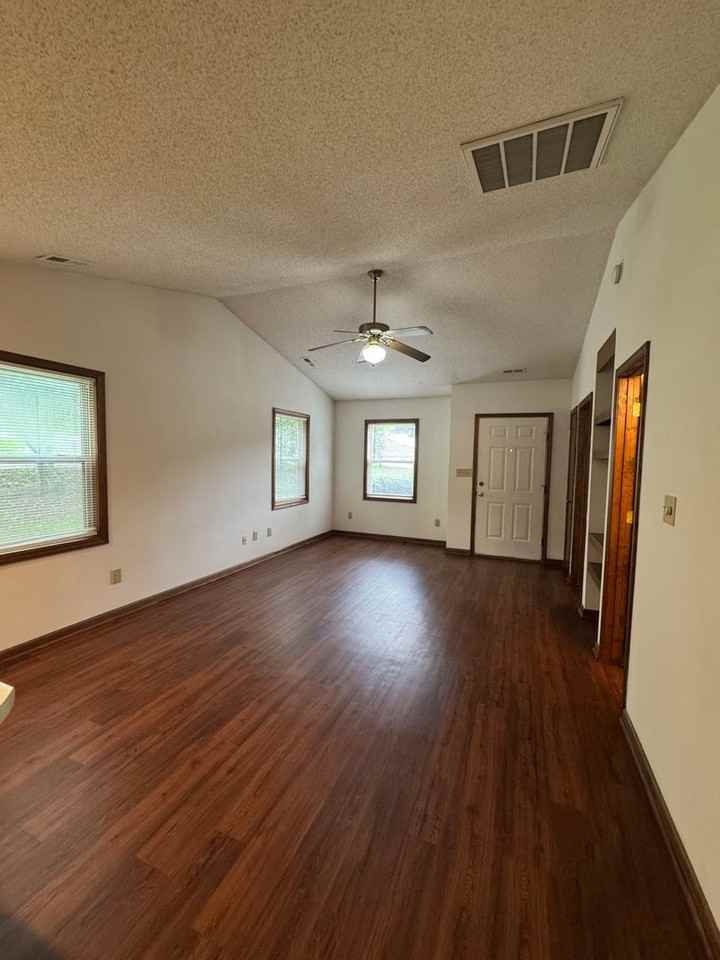 107 Bogey Ln - Photo 4 of 16