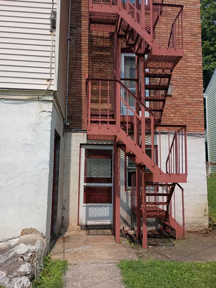 606 S Allen St #A - Photo 3 of 18