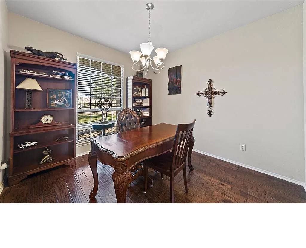 1701 Twin Hills Way - Photo 2 of 12