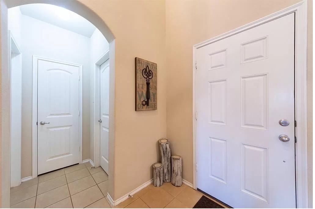 1701 Twin Hills Way - Photo 5 of 12