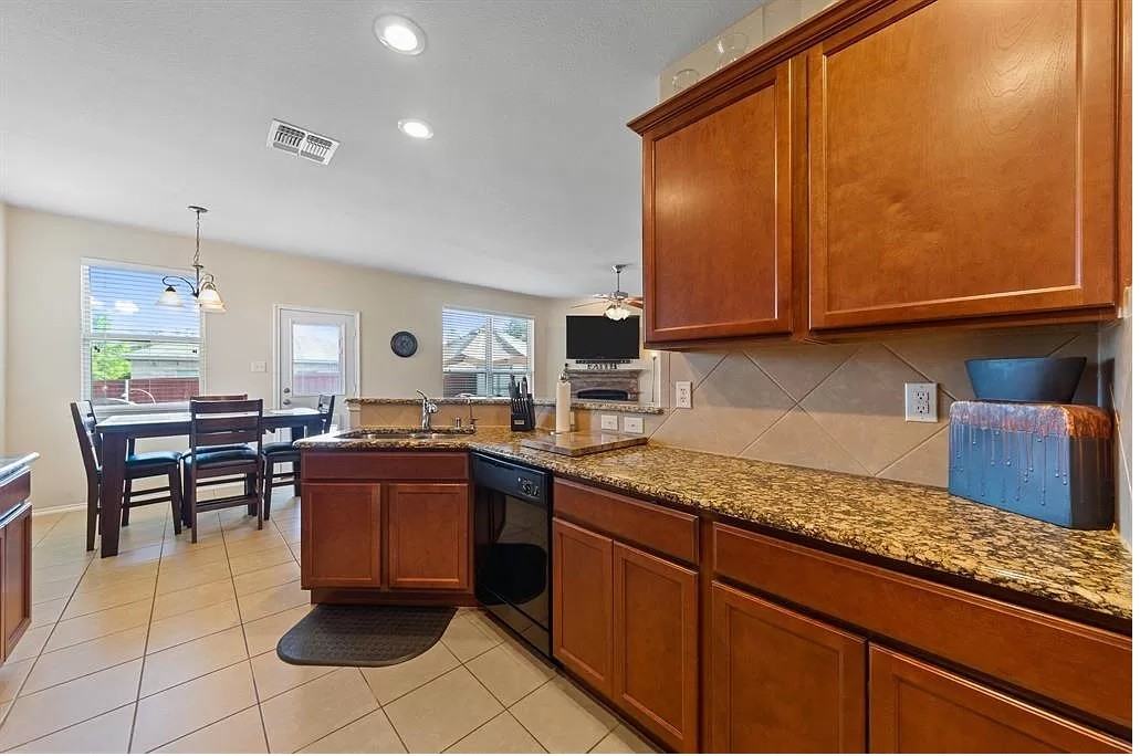 1701 Twin Hills Way - Photo 6 of 12