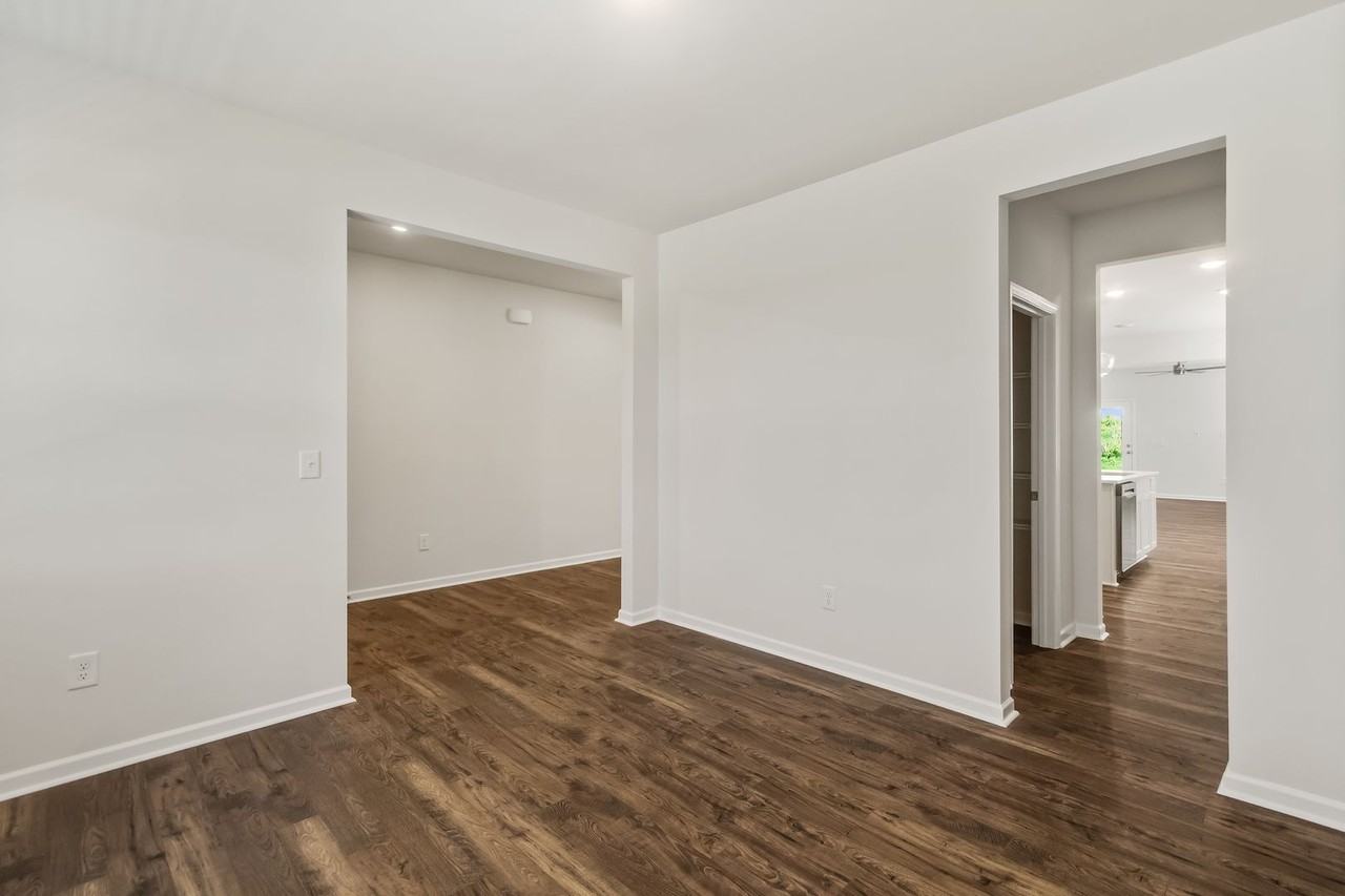 1021 Skidaway Dr - Photo 5 of 45