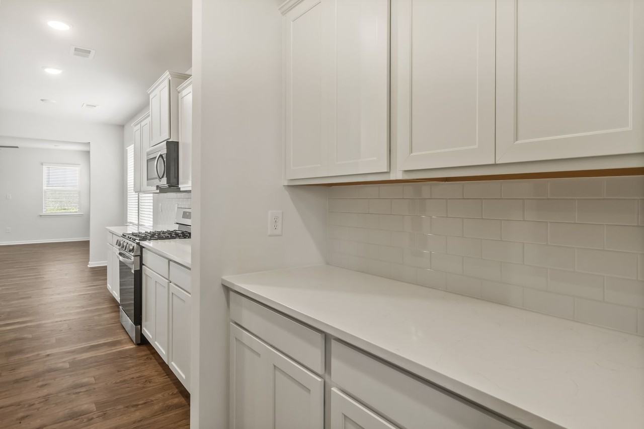 1021 Skidaway Dr - Photo 6 of 45