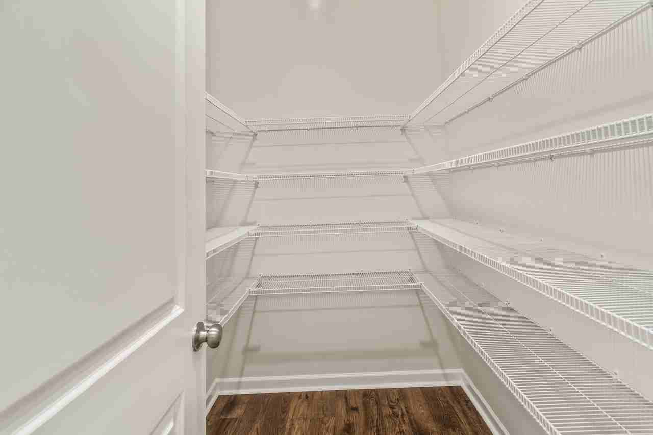 1021 Skidaway Dr - Photo 7 of 45