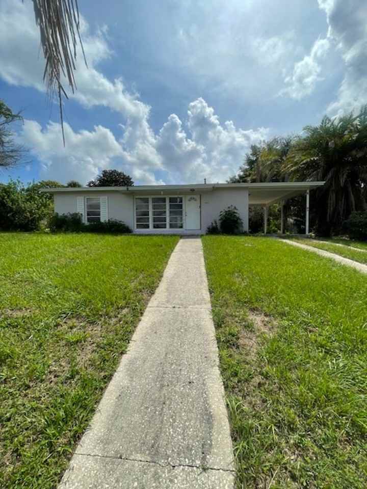 1023 Gerona Ave - Photo 2 of 10