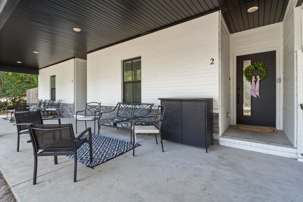 Student Housing Near the University of Arkansas (4bed/3bath) - Photo 4 of 14