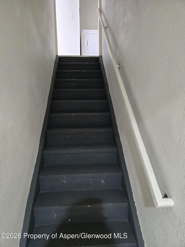 561 1/2 Barclay St - Photo 2 of 7