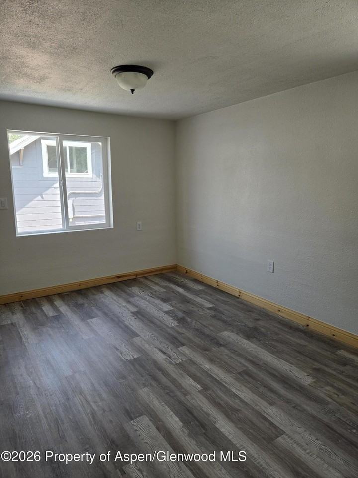 561 1/2 Barclay St - Photo 5 of 7