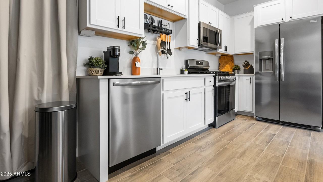 3141 S 155th Ln #B - Photo 4 of 14