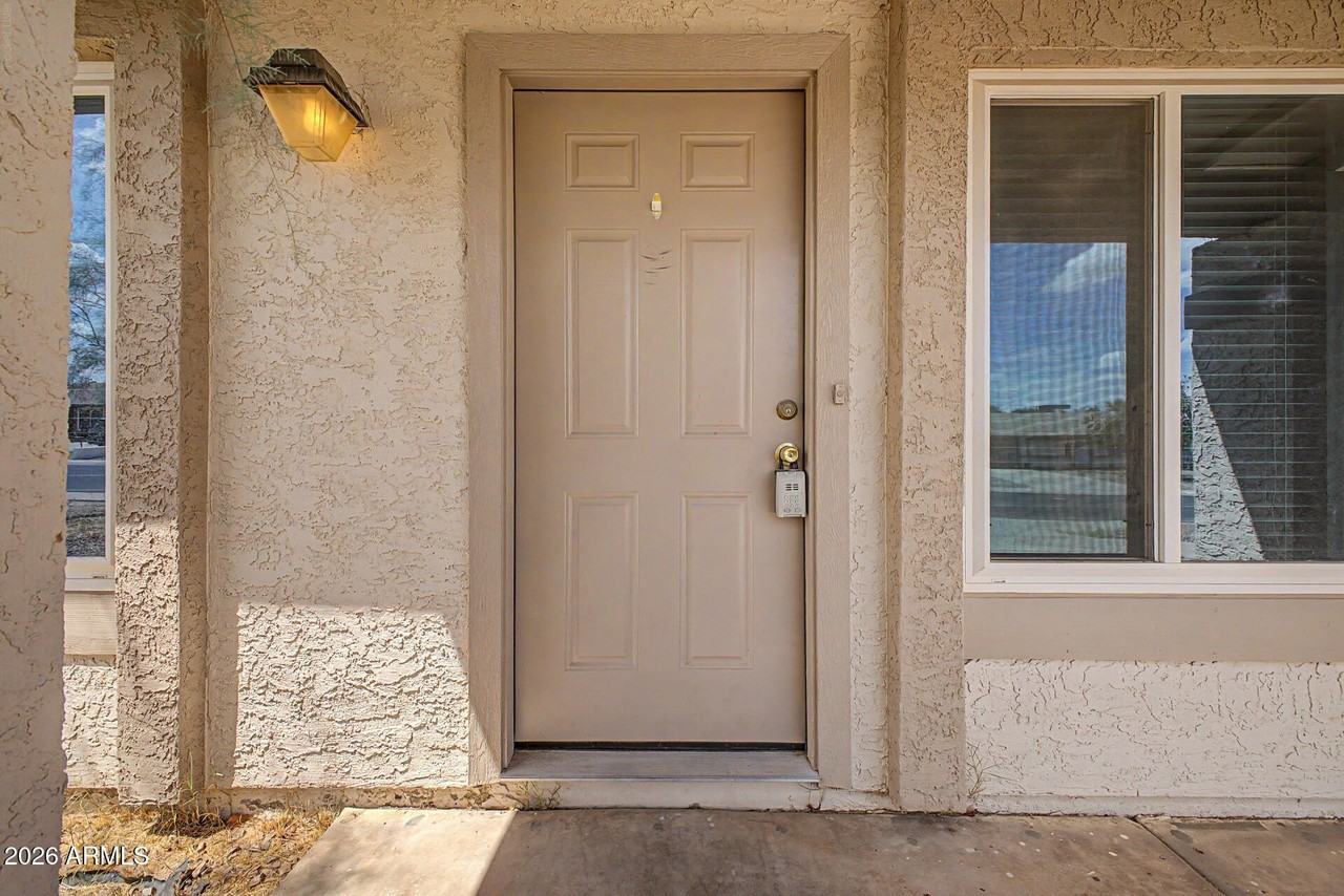 932 W Libra Dr - Photo 5 of 39