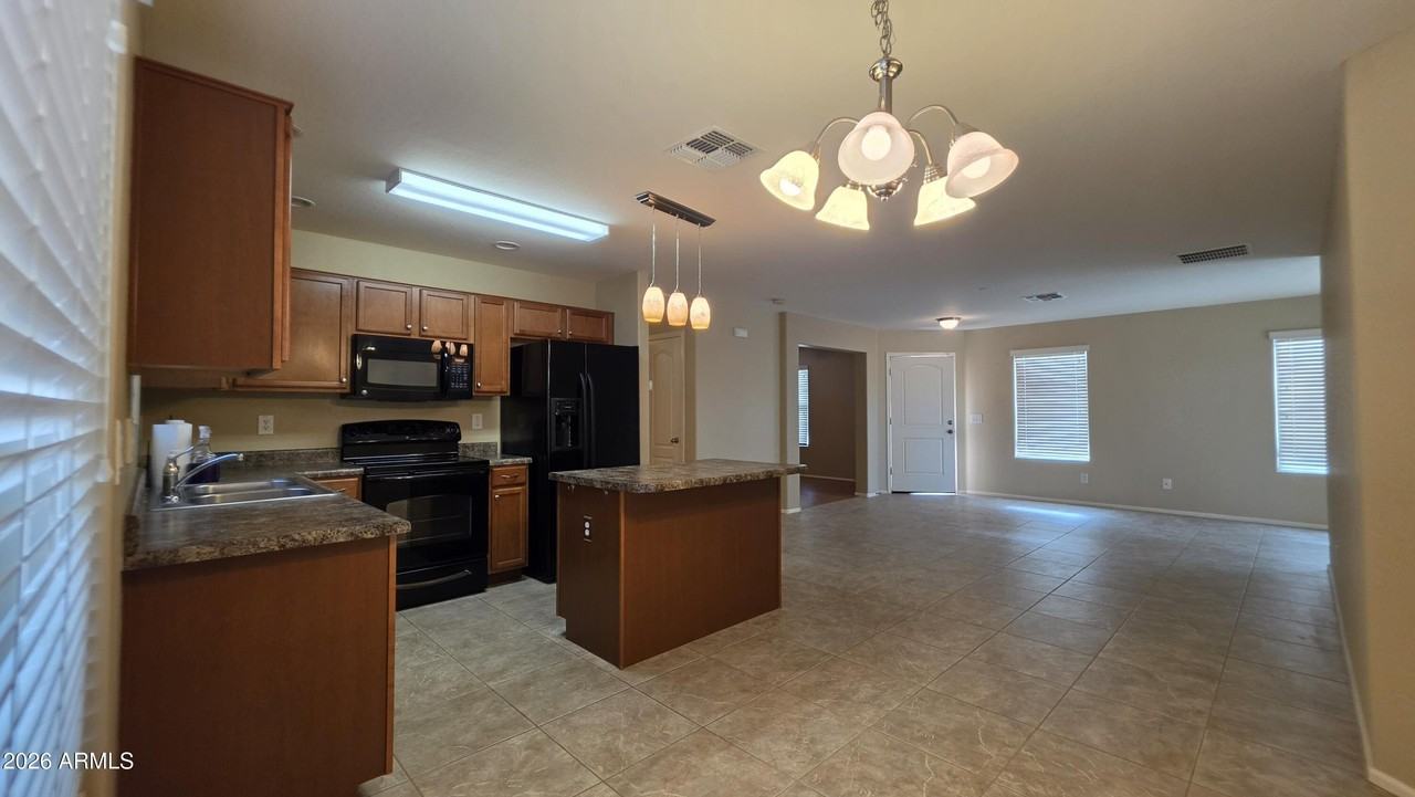 40458 W Hayden Dr - Photo 3 of 21
