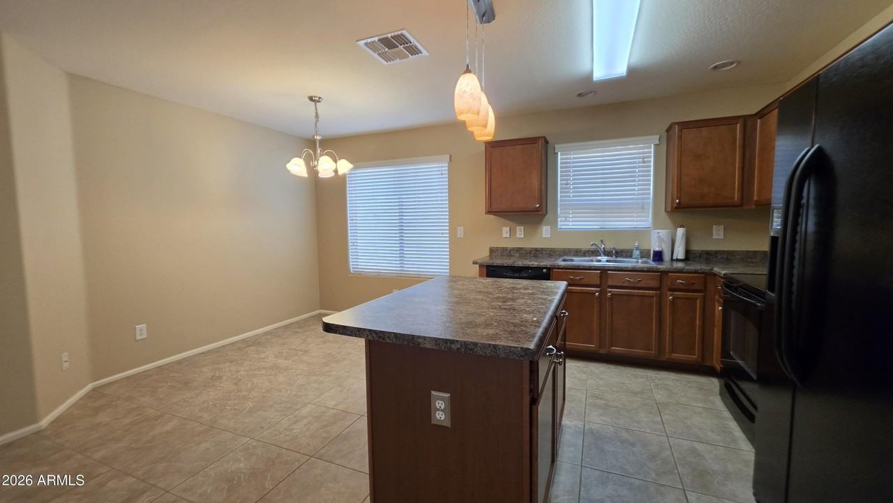 40458 W Hayden Dr - Photo 4 of 21