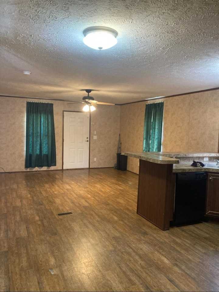 1615 Private Dr - Photo 2 of 8
