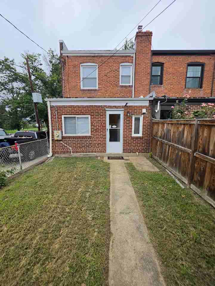 3311 Clay Pl Ne ##Ne - Photo 2 of 14