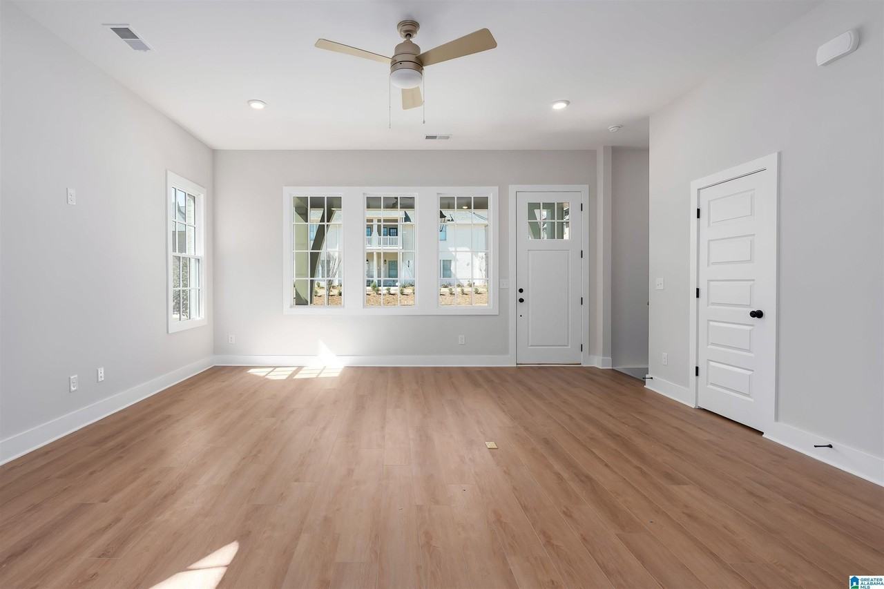 4764 Silas Ave - Photo 6 of 31