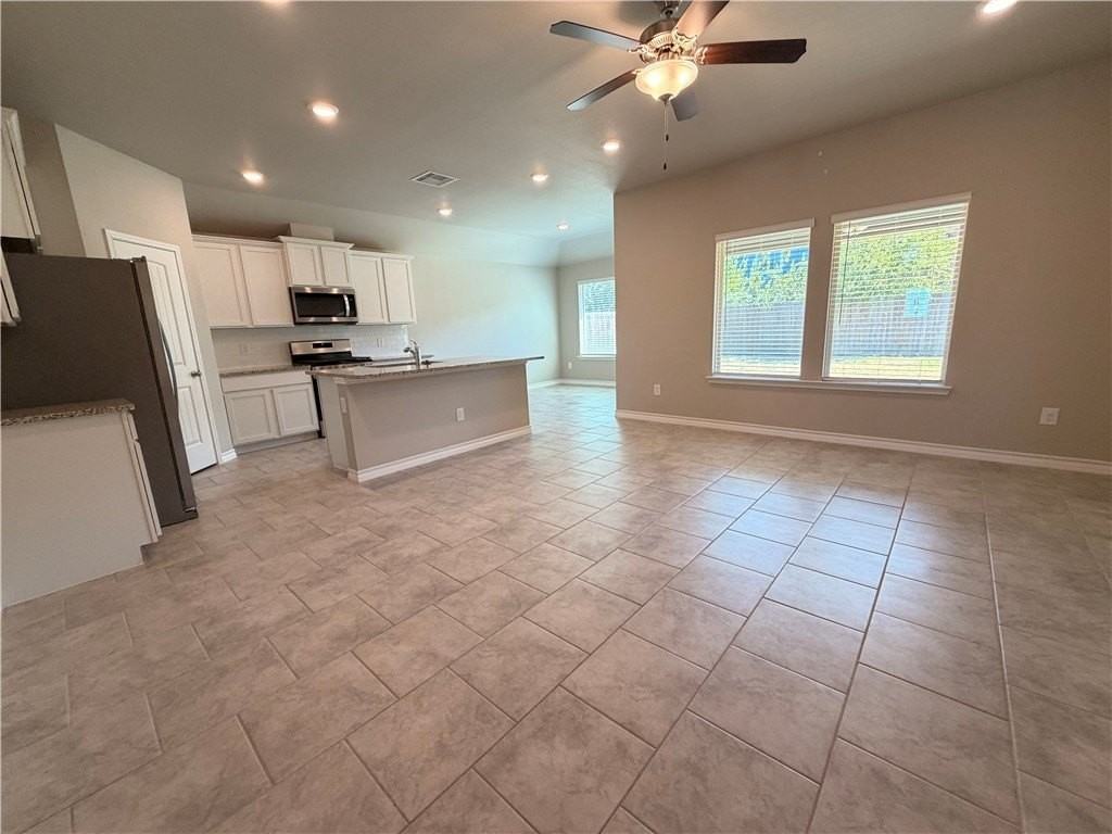 2243 Medusa Dr - Photo 2 of 39