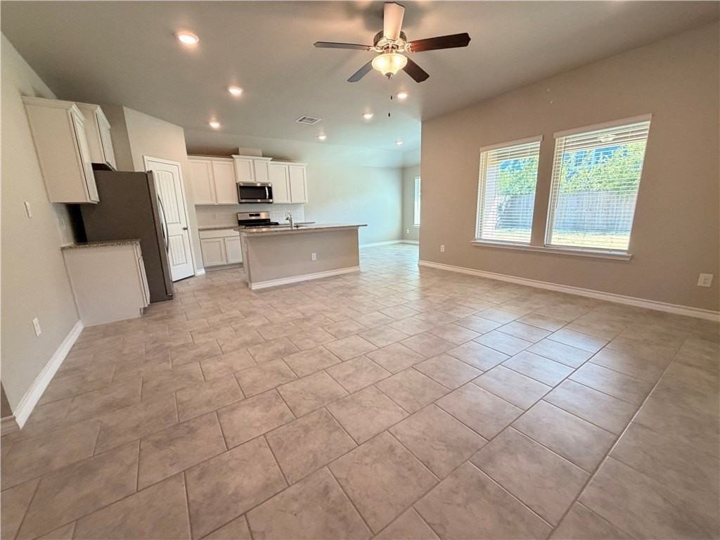 2243 Medusa Dr - Photo 3 of 39
