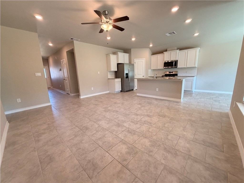 2243 Medusa Dr - Photo 4 of 39