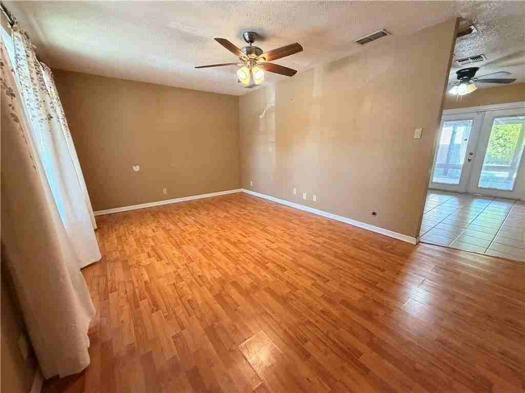 1708 Crosby St - Photo 2 of 30