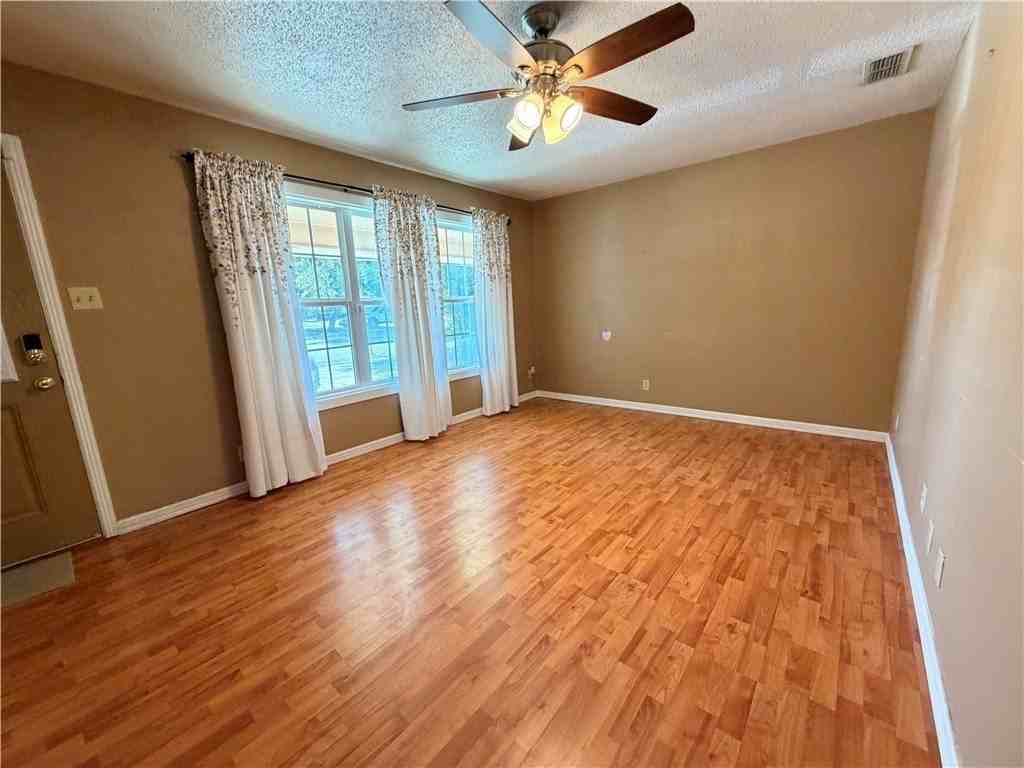 1708 Crosby St - Photo 3 of 30