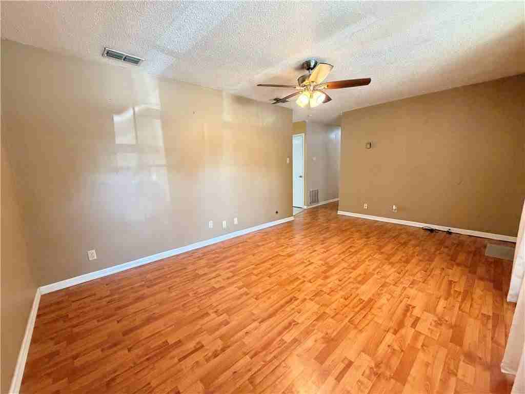 1708 Crosby St - Photo 5 of 30