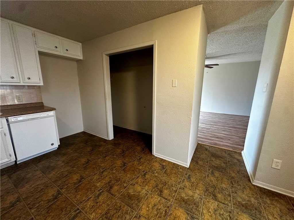 4922 Monitor St - Photo 3 of 25