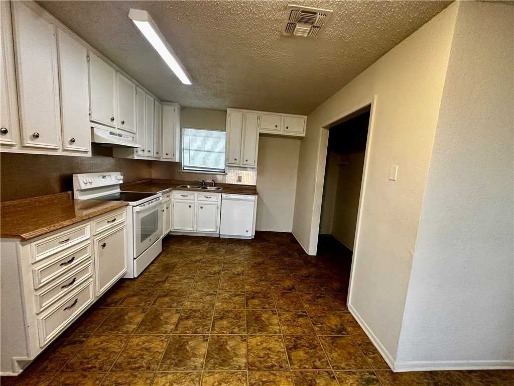 4922 Monitor St - Photo 4 of 25