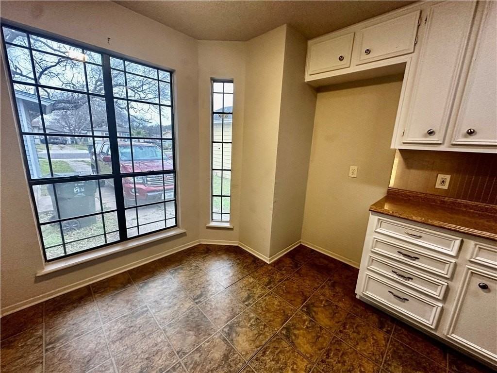 4922 Monitor St - Photo 5 of 25