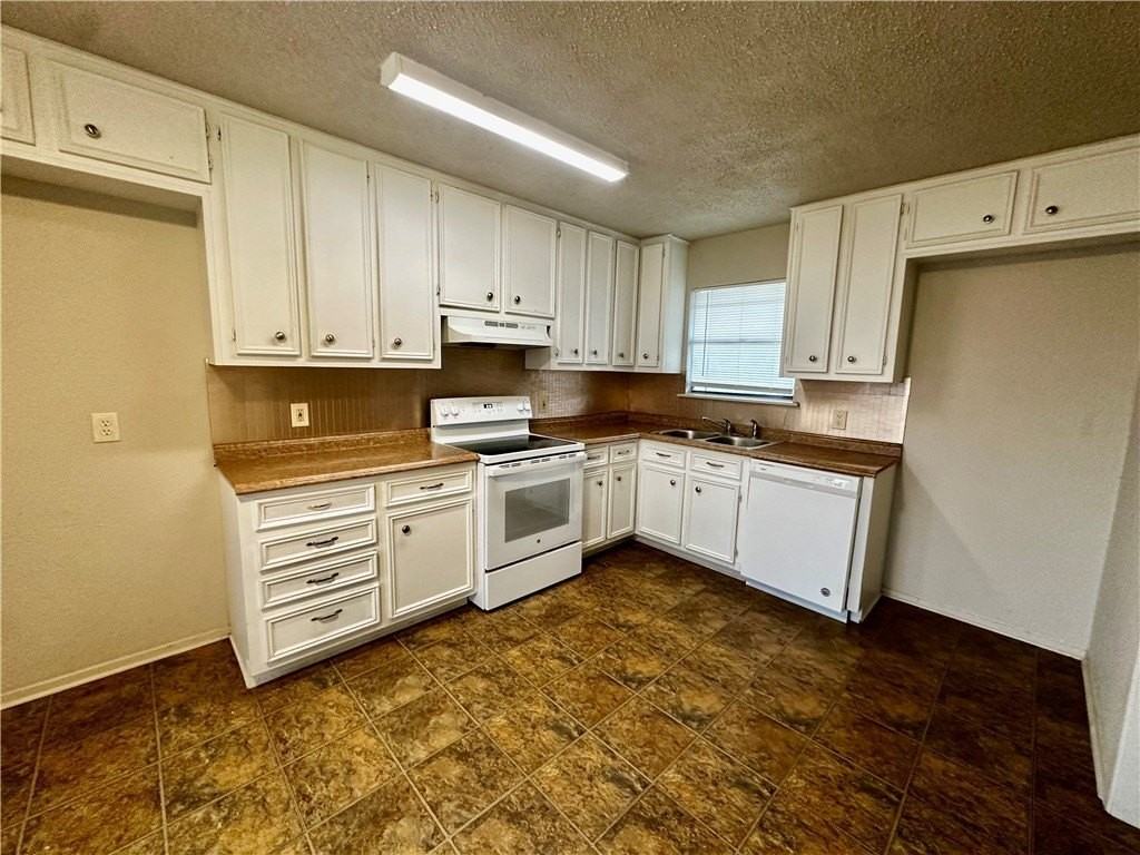 4922 Monitor St - Photo 6 of 25