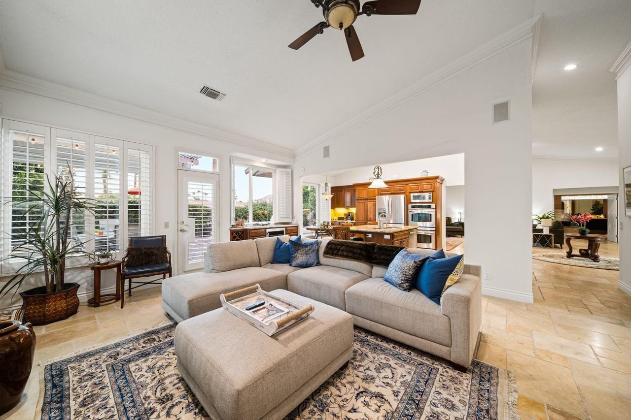 370 Cypress Point Dr - Photo 4 of 50