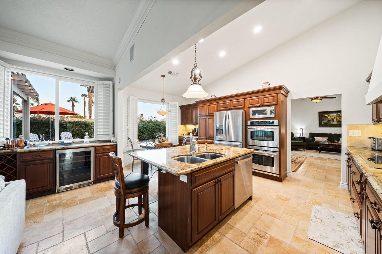 370 Cypress Point Dr - Photo 5 of 50