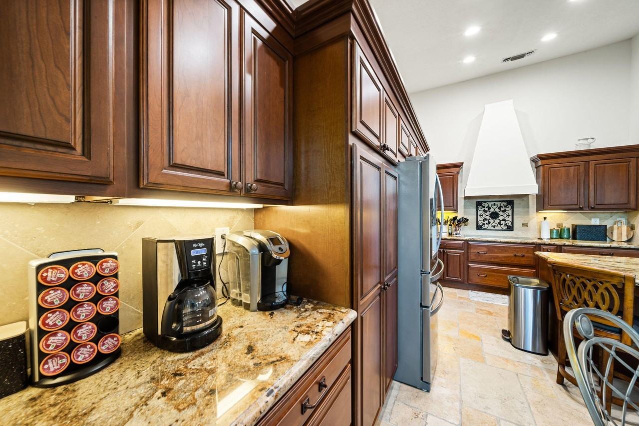 370 Cypress Point Dr - Photo 7 of 50