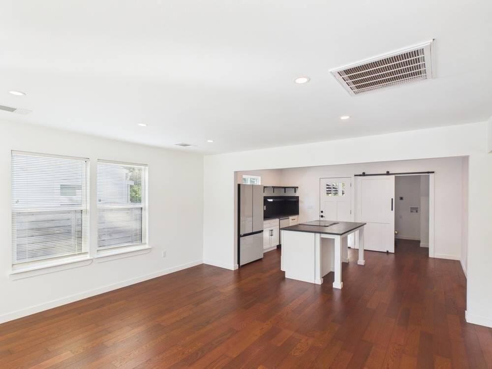 313 Fulton St - Photo 3 of 21